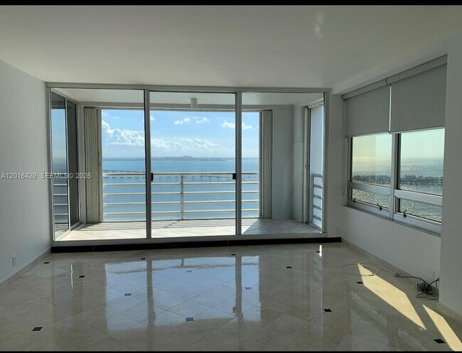 Building Photo - 1541 Brickell Ave