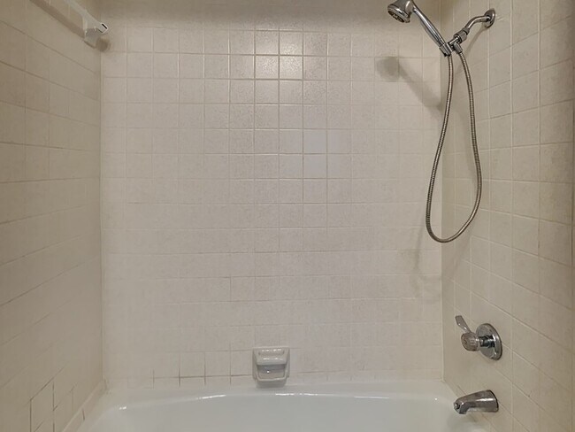 Building Photo - 7105 Rolling Fork Dr