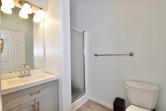 Building Photo - Great 4 Bedroom 3 Bath Home in South Jordan in Amazing HOA Community!
