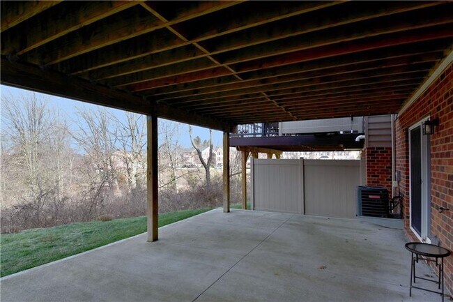 Building Photo - 616 Edison Dr