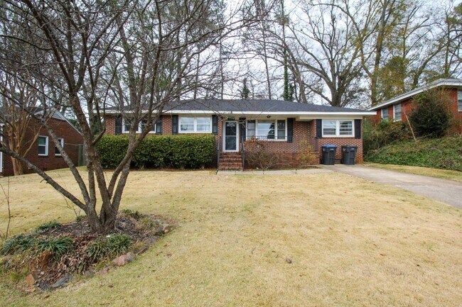 Building Photo - 1127 Magnolia Dr