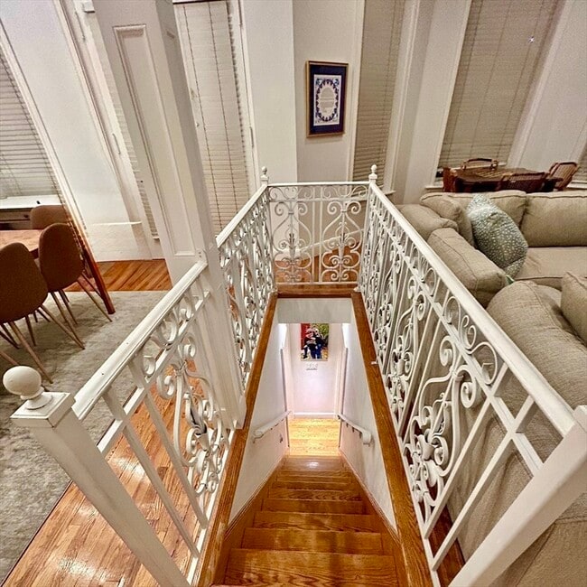 Building Photo - 341 Beacon St