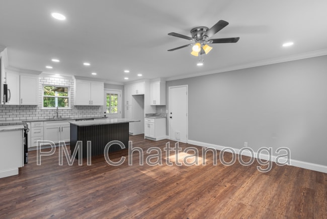 Building Photo - 876 Childress Hollow Rd