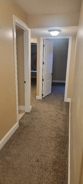 Building Photo - 929 W Sunrise Ln