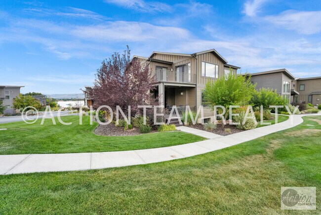 Building Photo - Beautiful Townhome in Huntsville