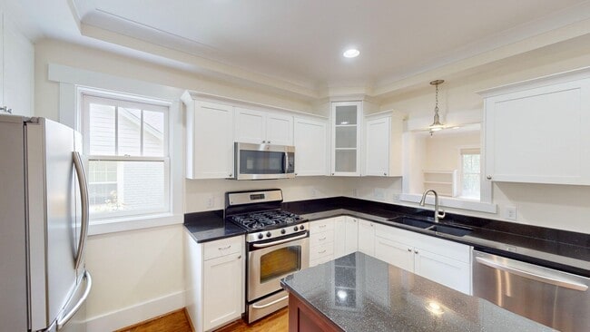 Building Photo - 2320 Chesterfield Ave