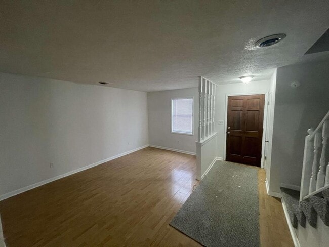 Building Photo - 121 Scenic Pk Pl