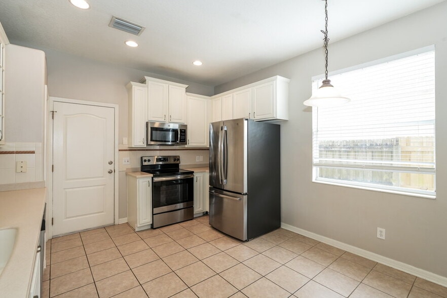 Building Photo - 8574 Deer Chase Dr