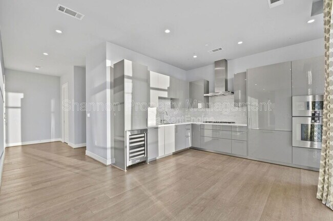 Building Photo - 4521 San Felipe St