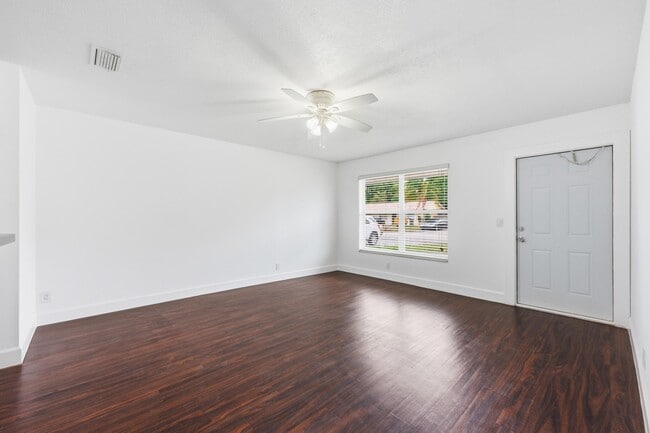 Building Photo - 3847 Roan Ct E