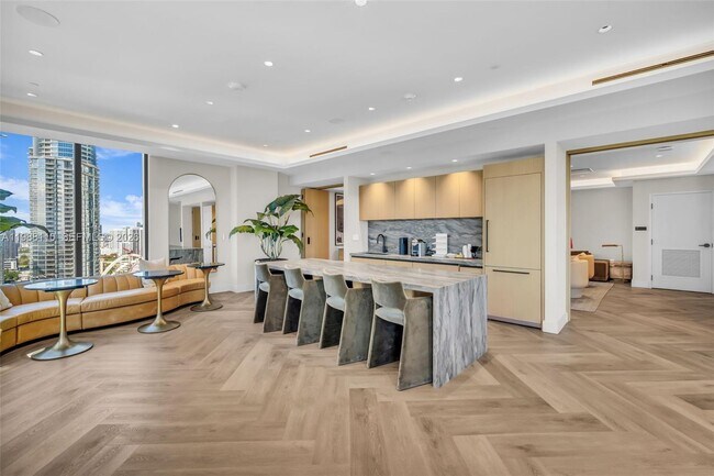 Building Photo - 121 NE 5th St