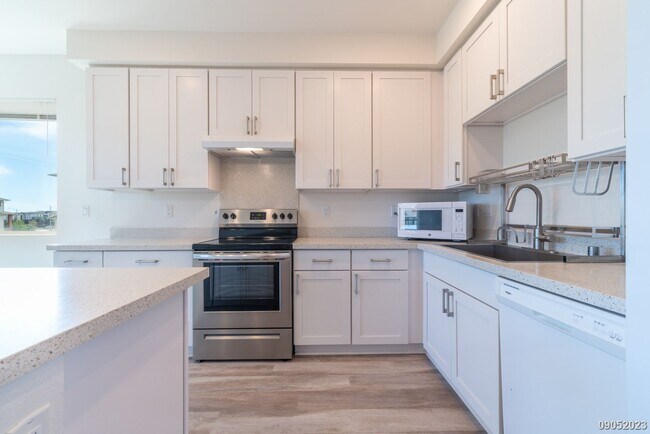 Building Photo - $3,350 / 2br - 1119ft2 - Beautifully Maint...