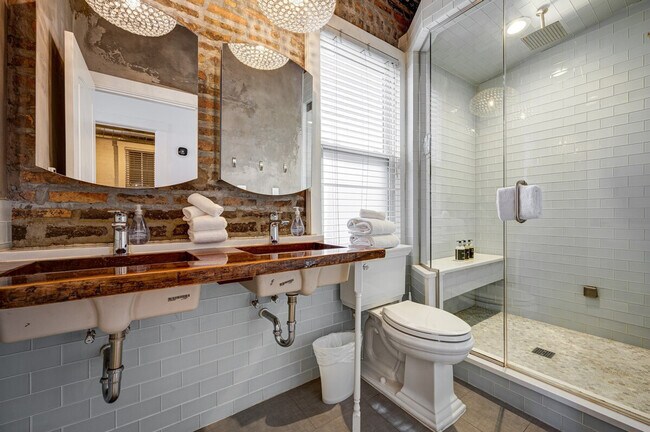 Building Photo - 1519 W Superior St