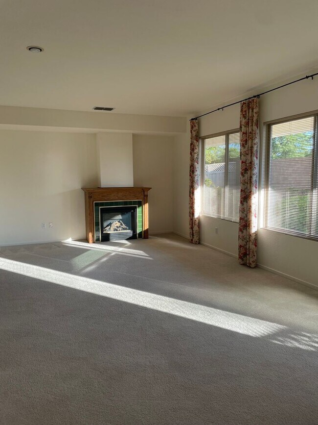 Building Photo - DEL WEBB 55+ Home For Rent!