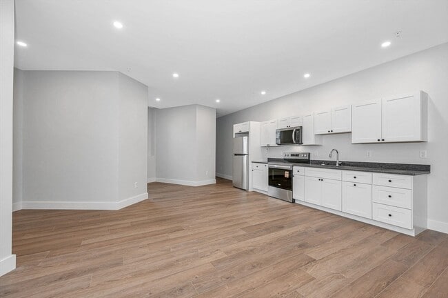 Building Photo - 241 W 6th St