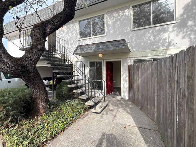 Building Photo - 4327 Fairlands Dr