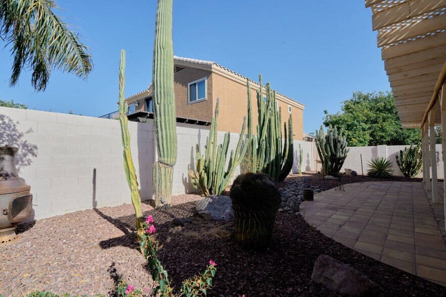 Building Photo - 1317 N Palmsprings Dr