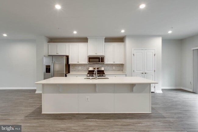 Building Photo - 3004 Cornfield Ave