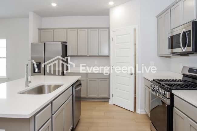 Building Photo - 221 Shangrila Wy