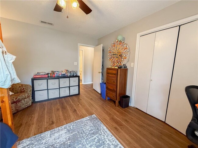 Building Photo - 905 Deer Run Dr
