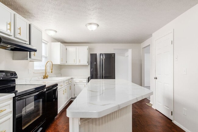 Building Photo - Beautifully Updated Reynoldsburg Home