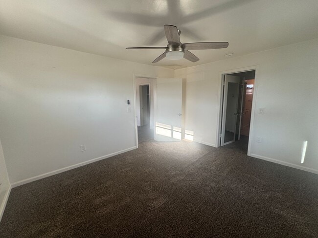 Building Photo - R8700A