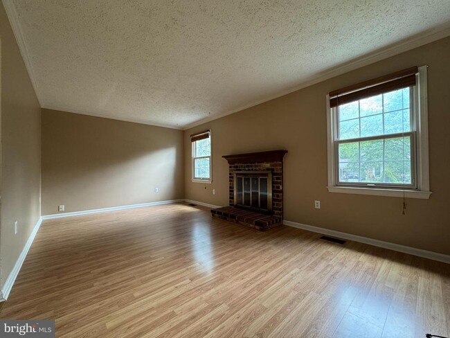 Building Photo - 306 Cherry Ct