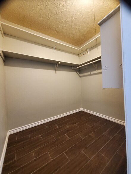 Building Photo - 7801 Barryknoll Ln