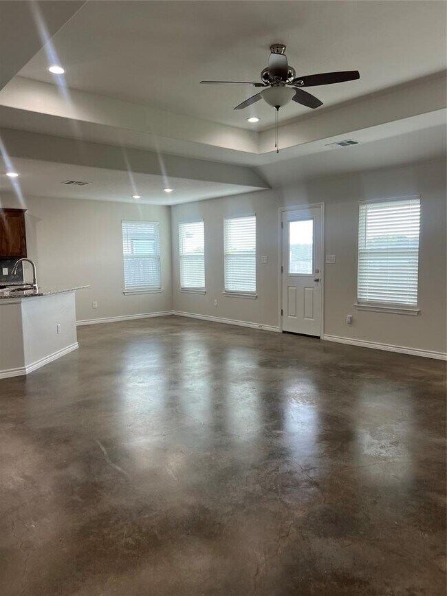 Building Photo - 1077 Fieldstone Dr