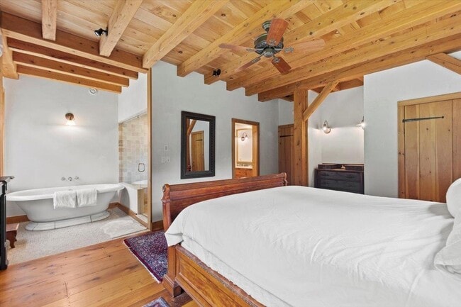 Building Photo - 36 Moses Pond Rd