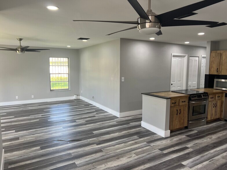 Building Photo - 7179 SW 22nd Pl