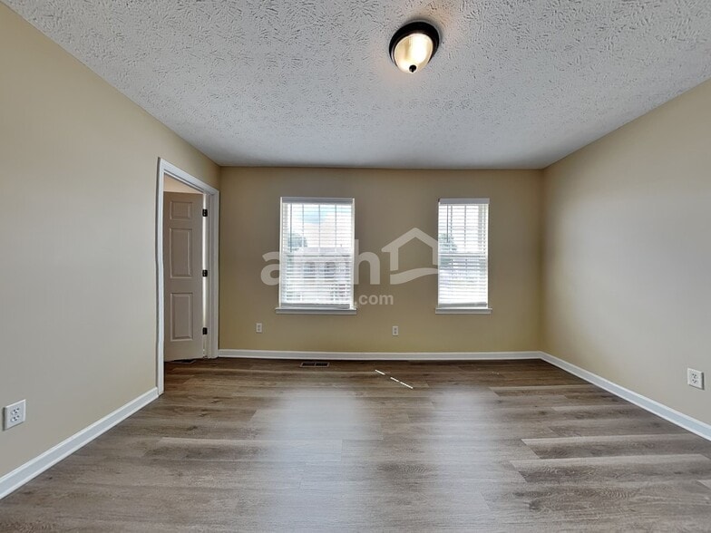 Building Photo - 530 Delaware Crossing