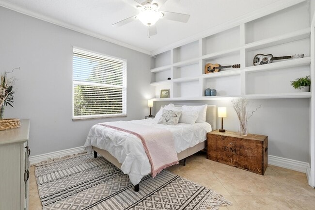 Building Photo - 1350 Pampas Way