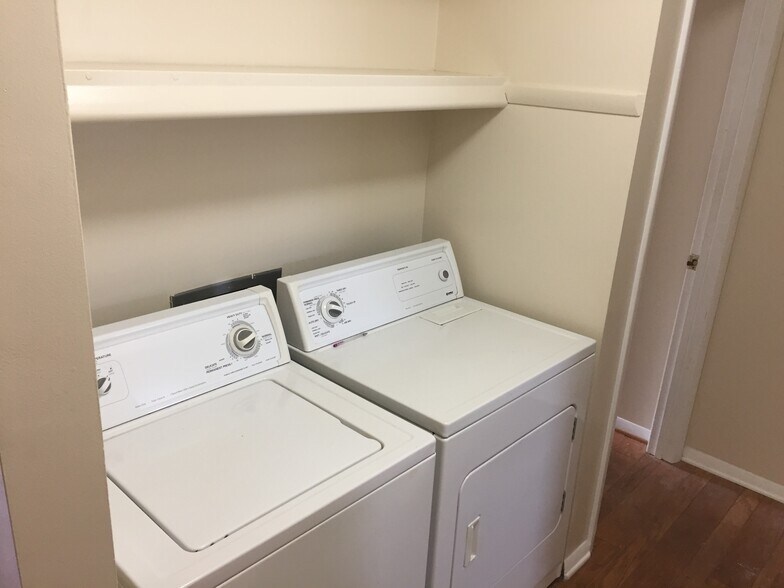 Washer/Dryer - 2805 Wellesley Ct