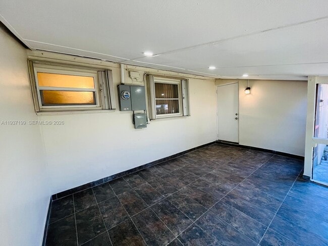 Building Photo - 5654 NE 5th Ave