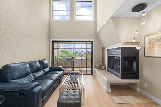 Building Photo - 270 Dahlia Ave