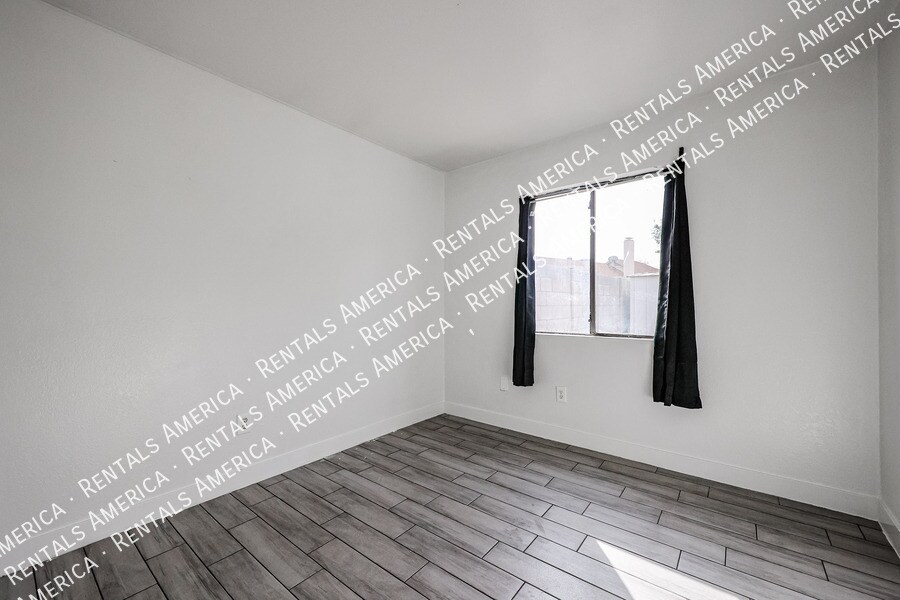 Building Photo - 1631 E Javelina Cir