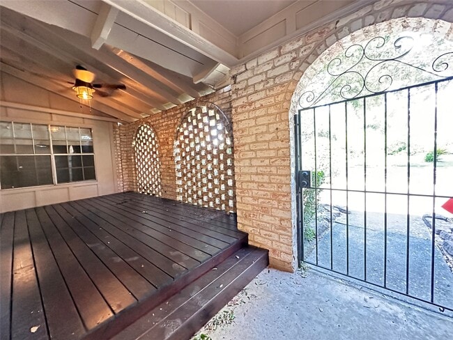 Building Photo - 10902 Bob White Dr