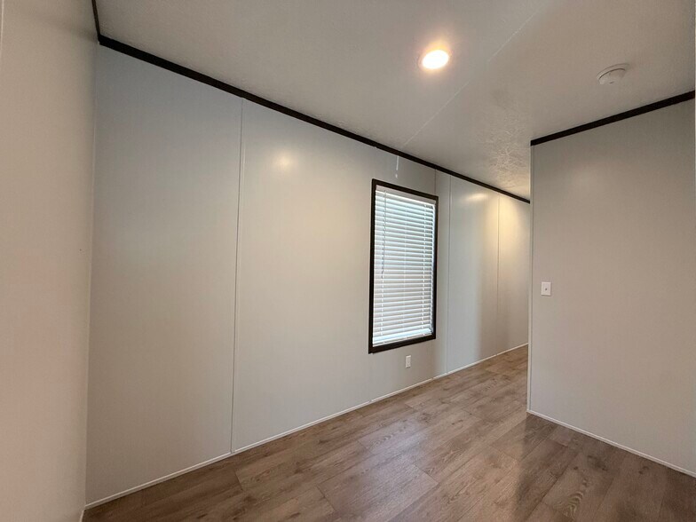 Building Photo - 135 Prairie Dr