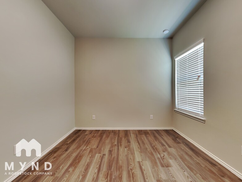 Building Photo - 413 E Avenue G