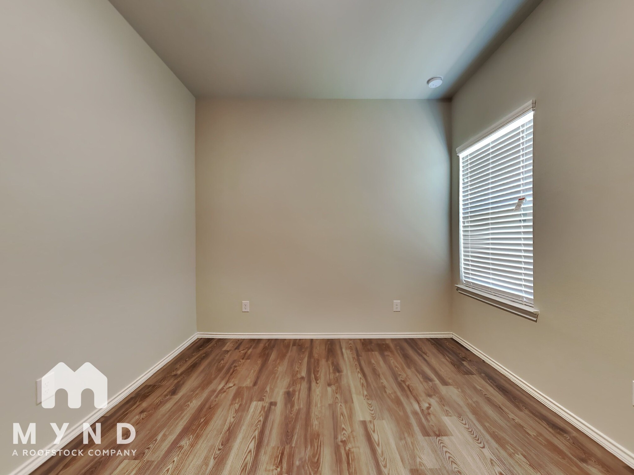 Building Photo - 413 E Avenue G Ave