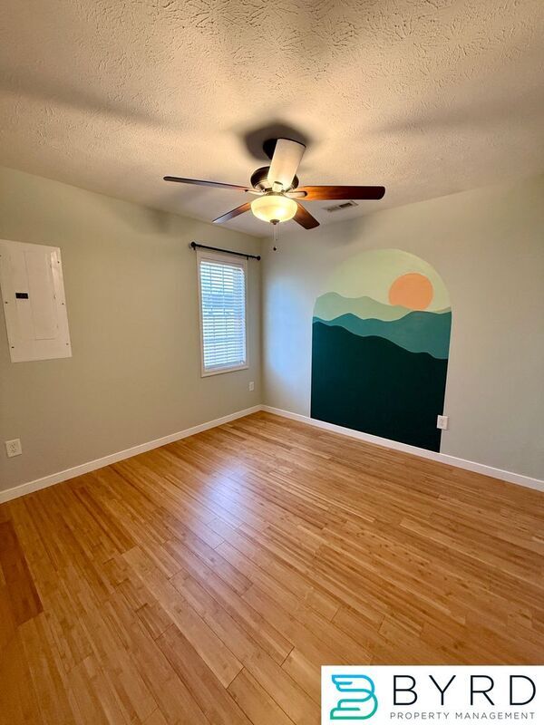 Building Photo - 1001 Greenview Dr