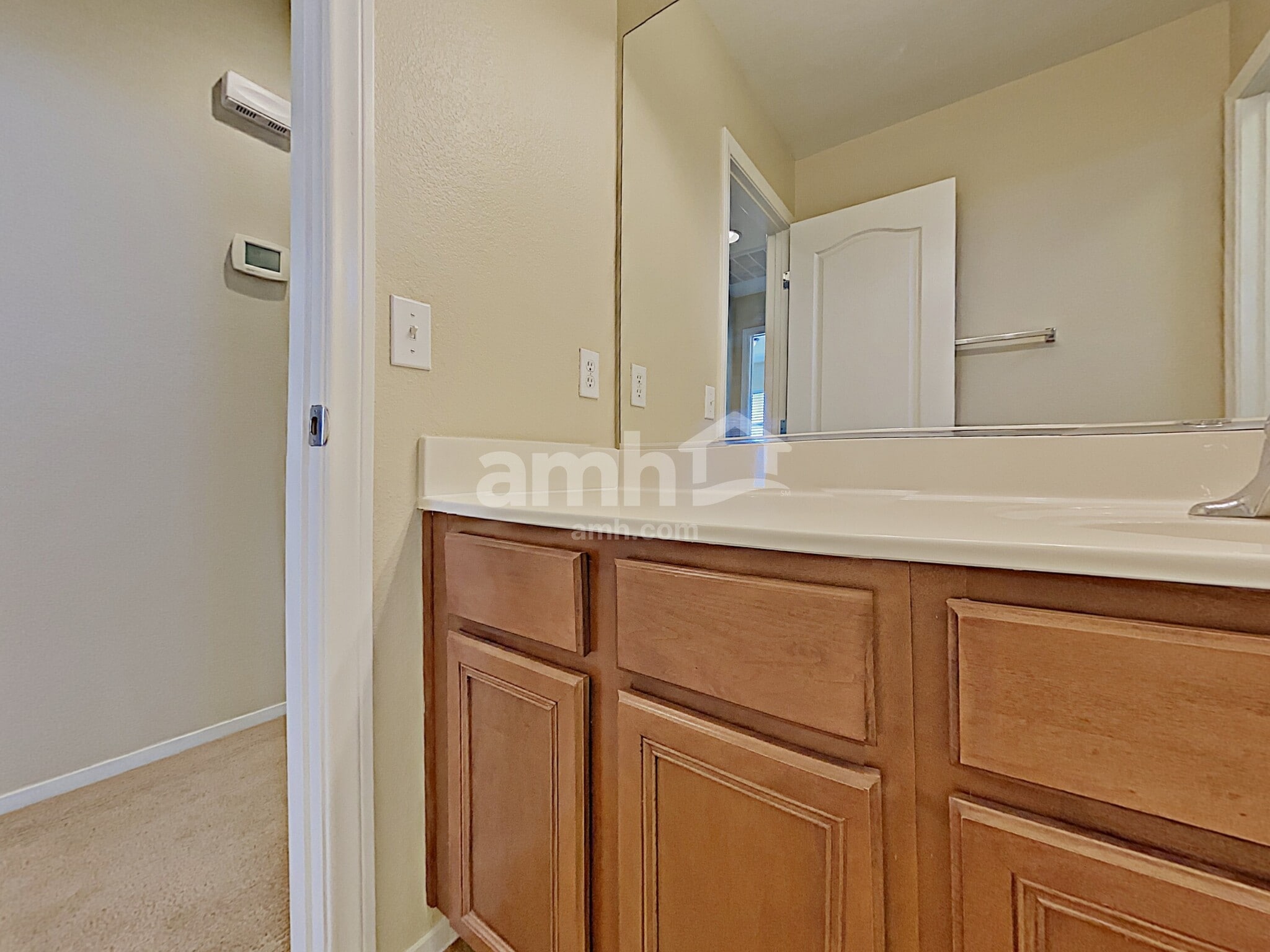 Building Photo - 1052 Crescent Falls St