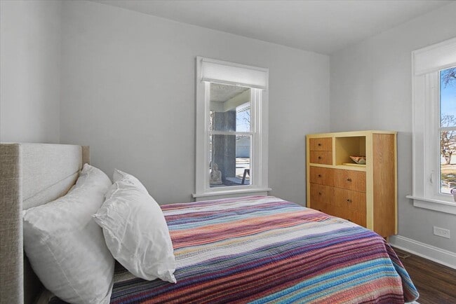 Building Photo - 136 E Jackson St