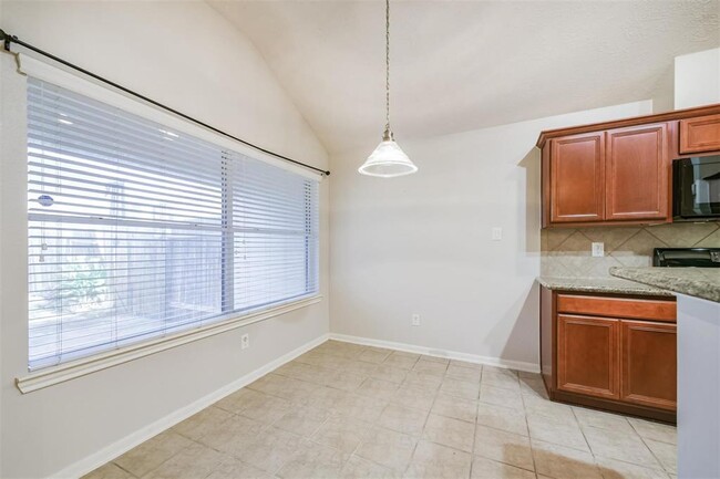 Building Photo - 13247 Gardnerville St