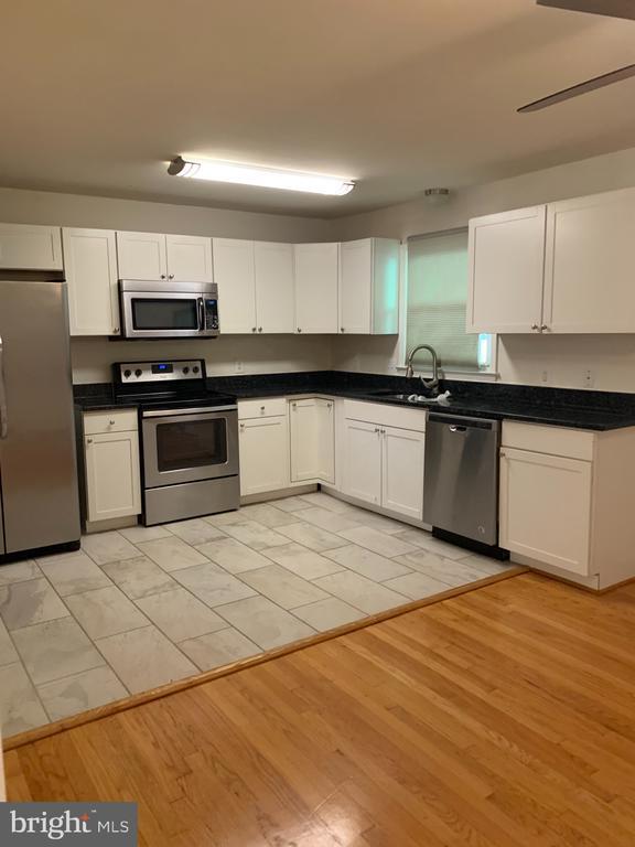 Building Photo - 455 Ridgemore St