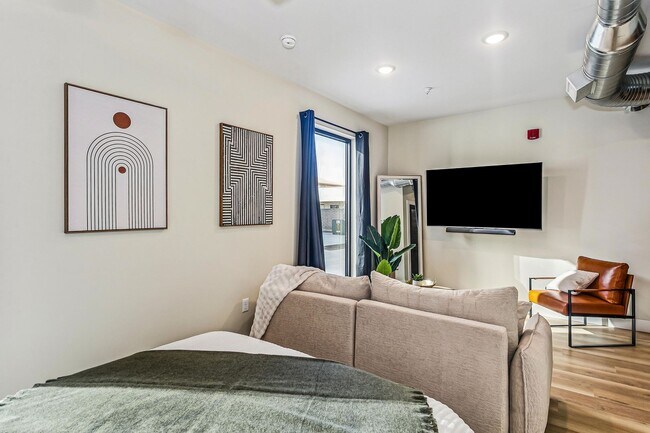 Building Photo - MOVE IN SPECIAL: MOVE IN BY APRIL 1, GET $1000 credit towards rent and/or monthly fees!