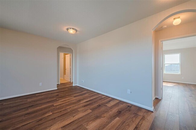 Building Photo - 5123 Oak Briar Ln