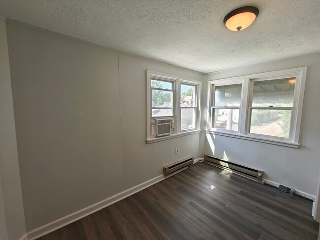 Building Photo - 360-4 Walnut