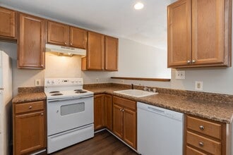 Building Photo - Two Bedroom Home!